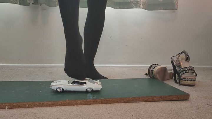 Giantess Lily Kink toy car crush of a 1969 Oldsmobile Hurst in Nylons then in bi