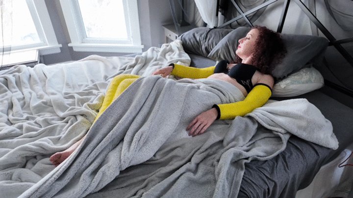 Ellen's Yellow Cylinder Quad Casts in 4k UHD