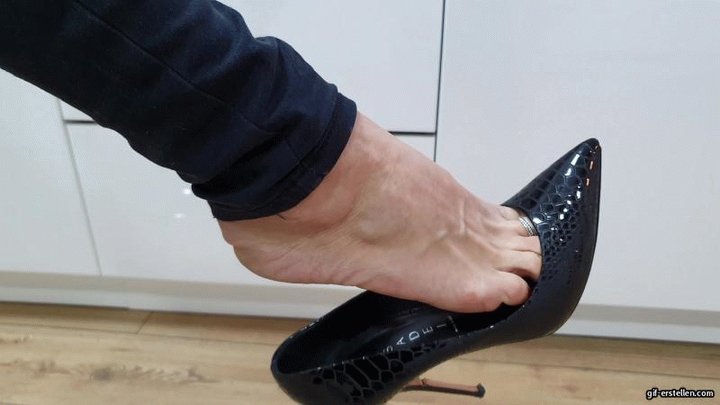 Dangling and dipping barefoot with Casadei High Heels wmv 1280 x 720