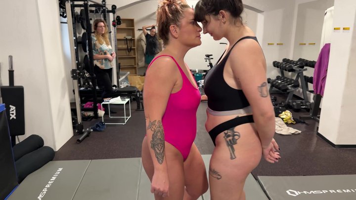 Isabel vs Kejt Intense Grapple: Explosive Youthful Energy Clashes with Veteran R