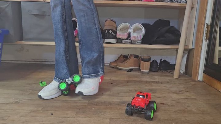 Chrissy new airmax 270 car destruction
