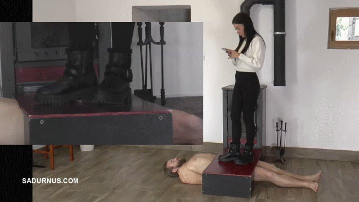 Mistress Natasa ignores slave B Picture in picture wmv