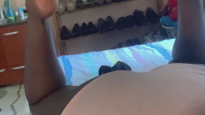 Zai talks you through that big fat load while showing off her soft soles | JOI |