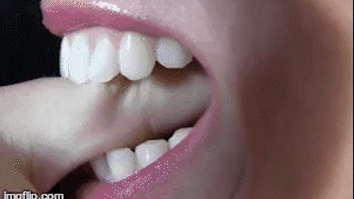 I morsi divini di Eleonore - Divine bites of Eleonore ( BITING ) ( WMV - MOBILE 