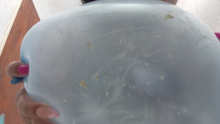 Balloon decorations with snot