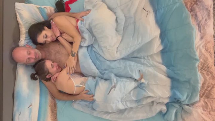 Cuddle Puddle With Sushii Xhyvette & Kate Austen