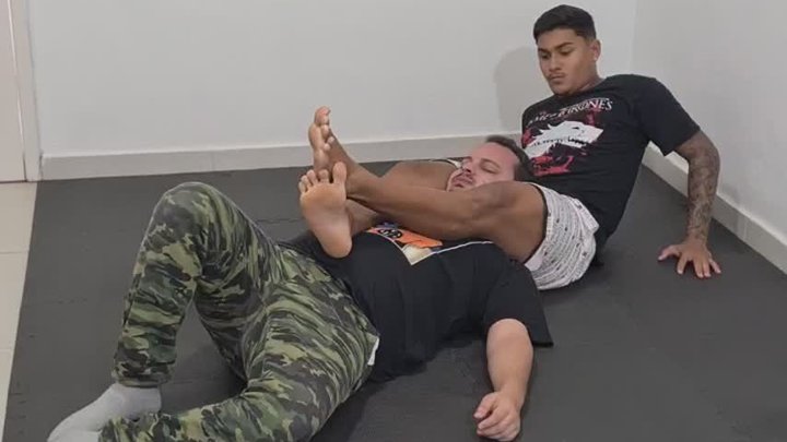 DANIEL VS MATT FIGHT AND MUSCLES SHOW