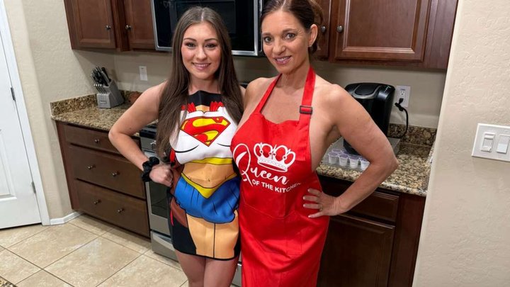 Live Lesbian Food Fuck Show