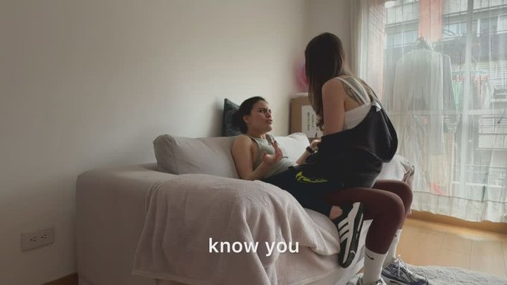 Dos lesbianas moliendo duro