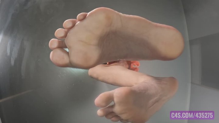 Giantess on Glass - 4K MP4