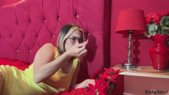 DOMINANT GIANTESS ARRIVES TO PLAY WITH HER LITTLE.