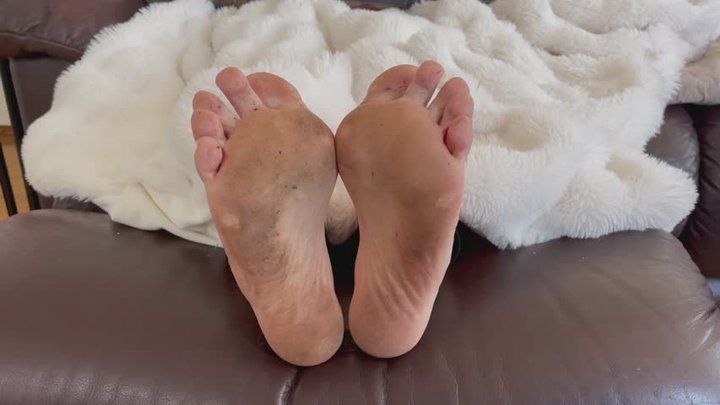 Super Smelly Foot Cleaning
