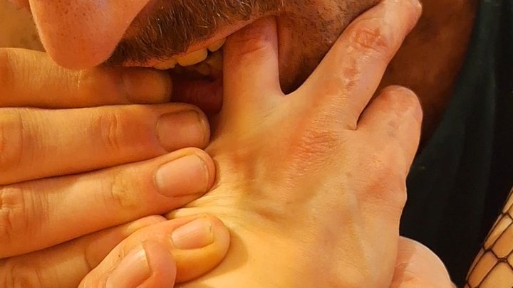 Hard Finger Biting Fetish – Intense Close Up Nibbles & Dominant Tease | Italian 