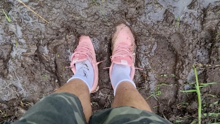 Nike Flex sneakers muddy