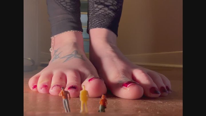 Naughty Mommabear Gets Ruthless With Her Tiny — Flip Flops, Feet & Chaos