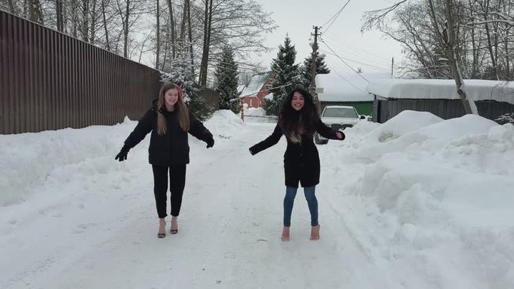 High heels mules on ice, high heels on snow, slippery high heels, high heels sli