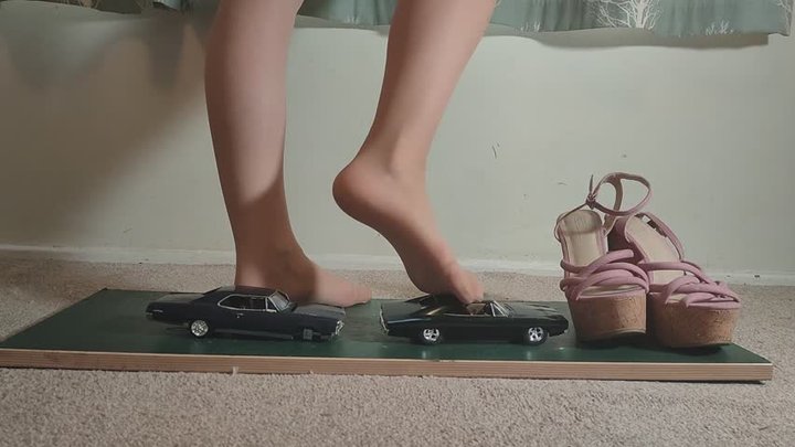 Giantess Lily Kink toy car crush of a 1967 Pontiac GTO & Dodge Charger in tights