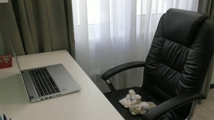 You sit on the toys on and then farting on them MP4 HD 720p