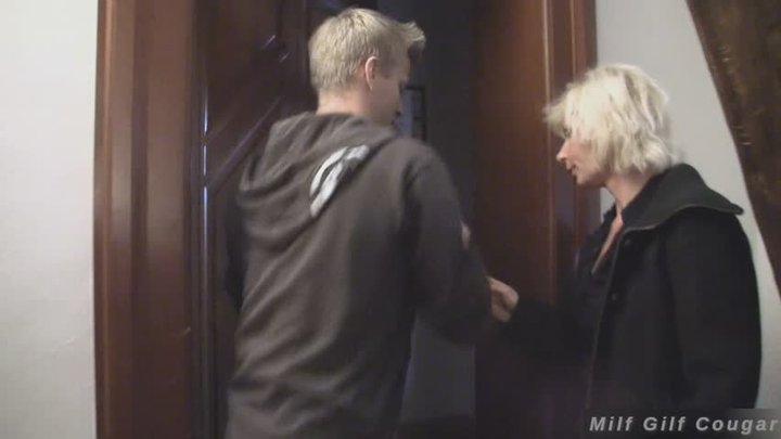 HELPFUL NEIGHBOR FOR A SLUTTY MILF