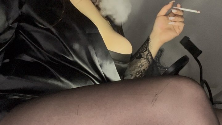 Pantyhose Smoking Goddess – Long Deep Inhales, Nose Exhales & Sexy Nylon Legs Te