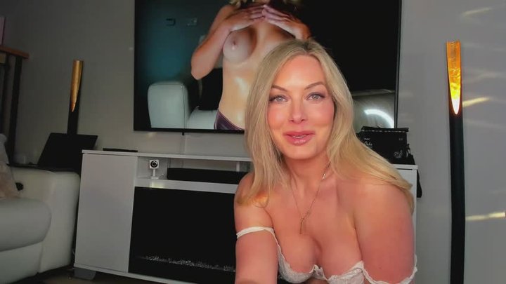 STEPMOM WATCHES PORN WITH U