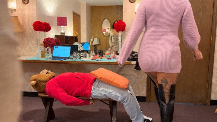 Human Bench for 2 Queens
