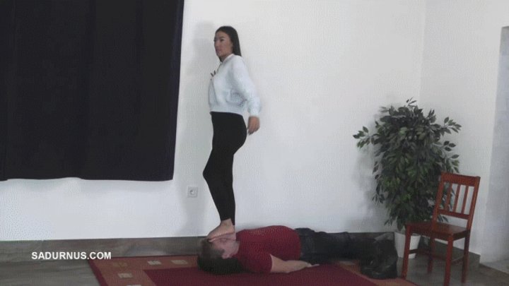 Under the feet of Mistress Natasa mp4 Barefoot