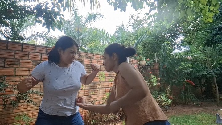Women's Wrestling to prove who is stronger
