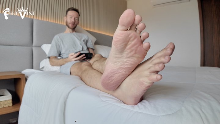 Come to bed with me - Feet Vini foot size 15