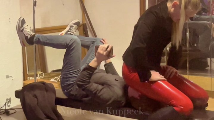 Revengefull wife fantasy - facesitting as a punishment - Nicole van Kuppeck in s