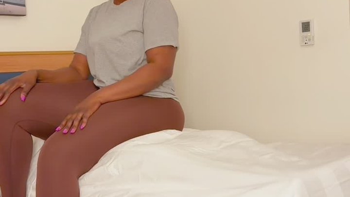 Unbothered Giantess Crush: I Don’t Even Notice You Under Me