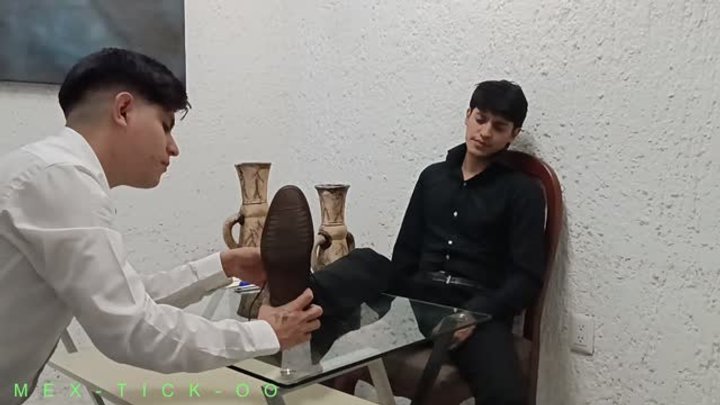 EXTRAÑA ENTREVISTA DE TRABAJO PARTE 1