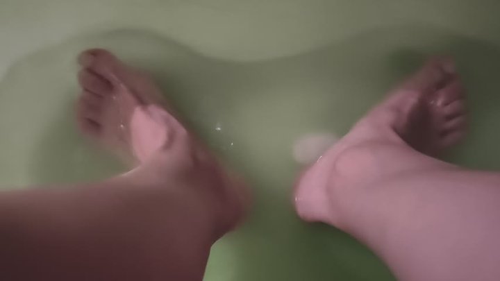Soft feet in water