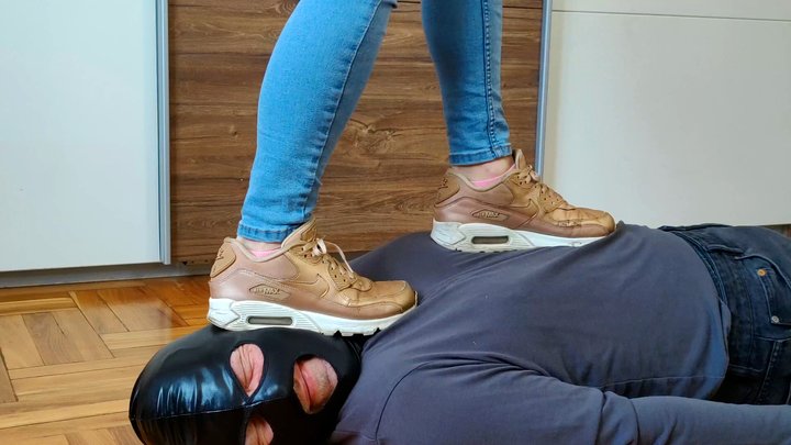 Walking On My Slave - Sneakers (4K)