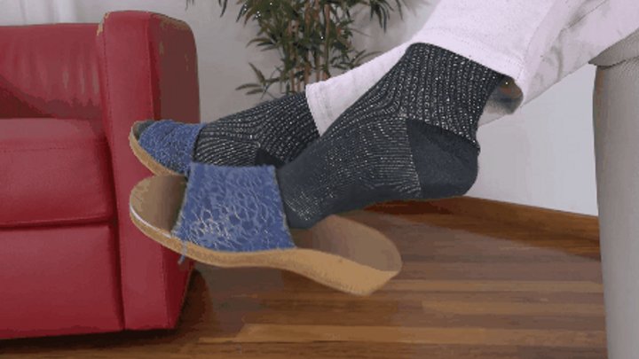 Calzini, ciabatte e faccende domestiche - Socks, slippers, and housekeeping #2 (