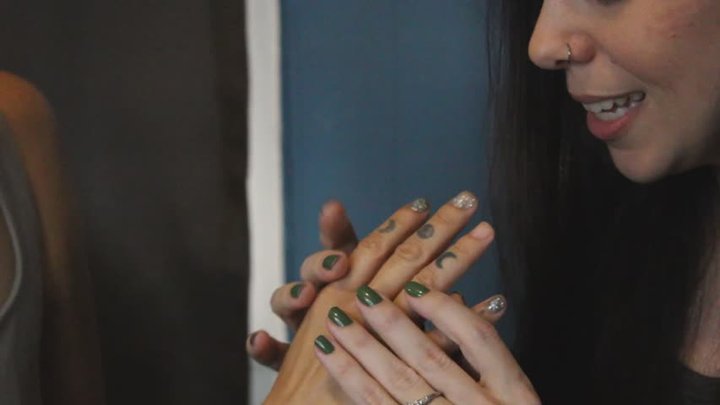 SluttySarah and Sushii Xhyvette in Finger Biting and Teeth Imprints