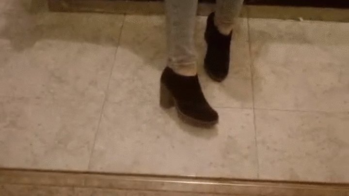Sexy Silver Toenails & Bare Feet Tease – Platform Heels Removal Mirror Foot Feti