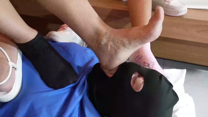 3 DOMMES FOOT DOMINATING MALE SLAVE MELISSSA RAMOS KIARA NISSEI AND DARDINHA MAI