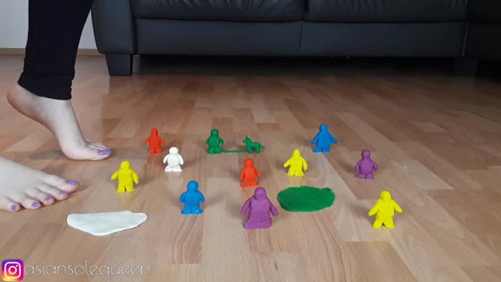 Giantess Playdoh Men Smash