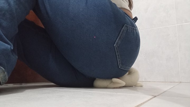 Lola crushes him with her buttocks