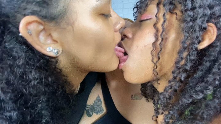 TRIPLE KISS HARD VERY CAUGHT CLIP 4 BY ARIEL, VICKY AND MOANA CAM FULL HD