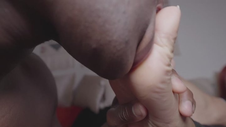 JESSYFEETPARIS - HUNGER FOR HER FEET - FOOT WORSHIP