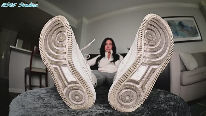 Chicana 's STINKY SNEAKERS and SOCK tease! - MP4