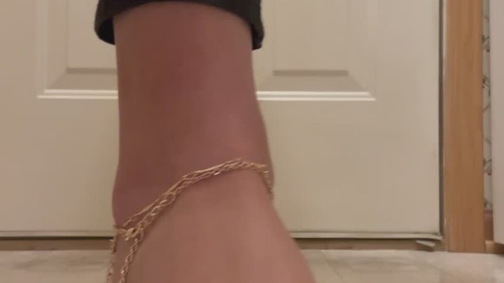 Popcorn Under Feet: ASMR Crunch Therapy (No Talking, Just Crunch)