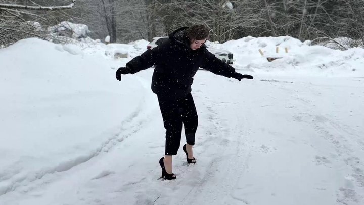 Zanotti heelless shoes on very slippery icy road, platform shoes on slippery roa
