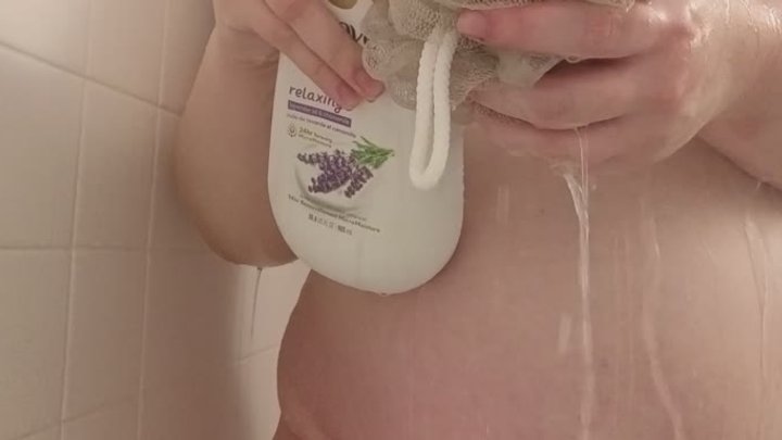 9 Months Pregnant Close Up Belly Shower!