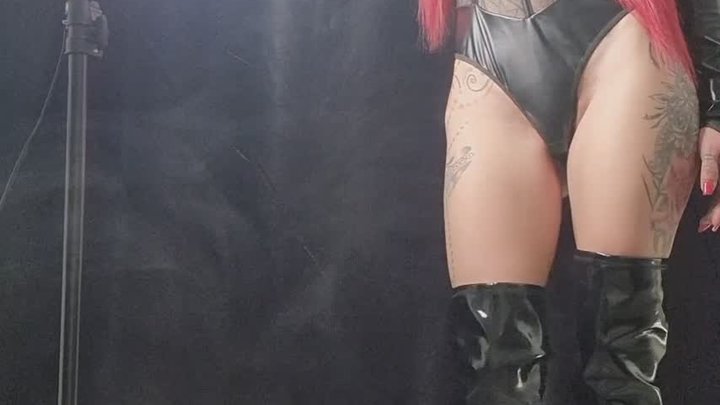 Addicted to My Smoke – Dark Leather Seduction