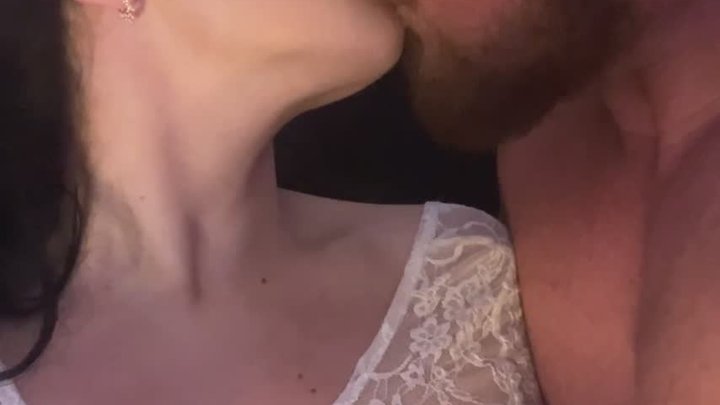 Hot couple kissing session