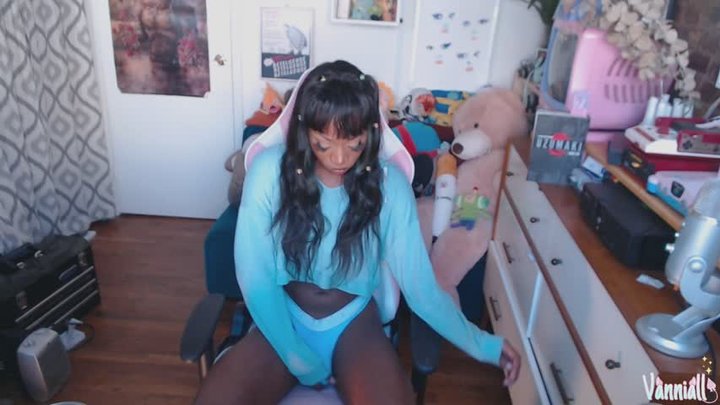 Vanniall's Blue Sweater Undie Daimo Buzz