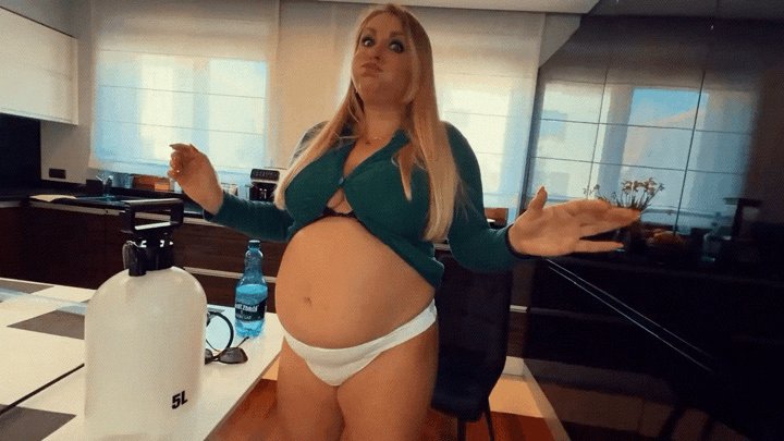 Inflatable Blonde Blows Up Her Belly MP4